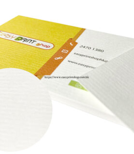 剛古咭片局部放大展示材料表面的天然紙張紋理 Close-up of Conqueror card showing natural paper texture