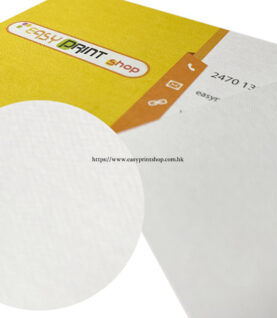 安格咭片局部放大展示材料表面的天然紙張紋理 Close-up of eggshell texture card showing natural paper grain