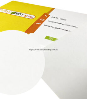 荷蘭白咭片局部放大展示材料表面的天然紙張紋理 Dutch white card close-up showing natural paper texture