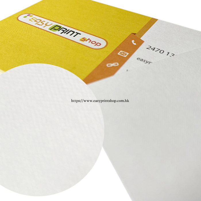 安格咭片局部放大展示材料表面的天然紙張紋理 Close-up of eggshell texture card showing natural paper grain